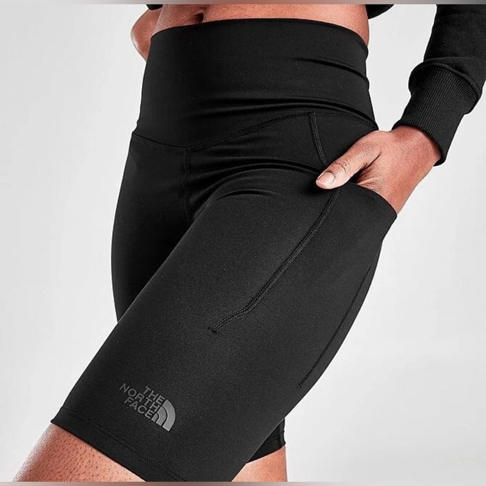 The North Face NWT Motivation High Rise 9” Black Shorts Pockets Size M